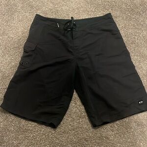 Oakley Blackout Board shorts (Waist 34)